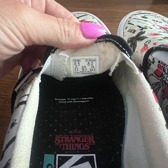 Stranger Things Vans - Picture 3 of 5